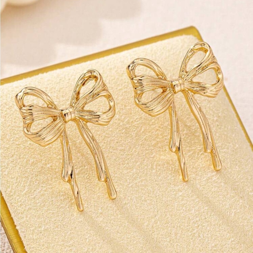 ✨Elegant Gold tone Bow Hypoallergenic Earrings - Picture 4 of 5